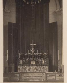 St. Jude-on-the-Hill interior - the altar