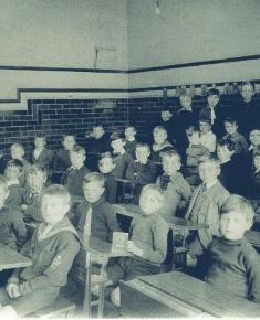 Garden Suburb School - class 1915?