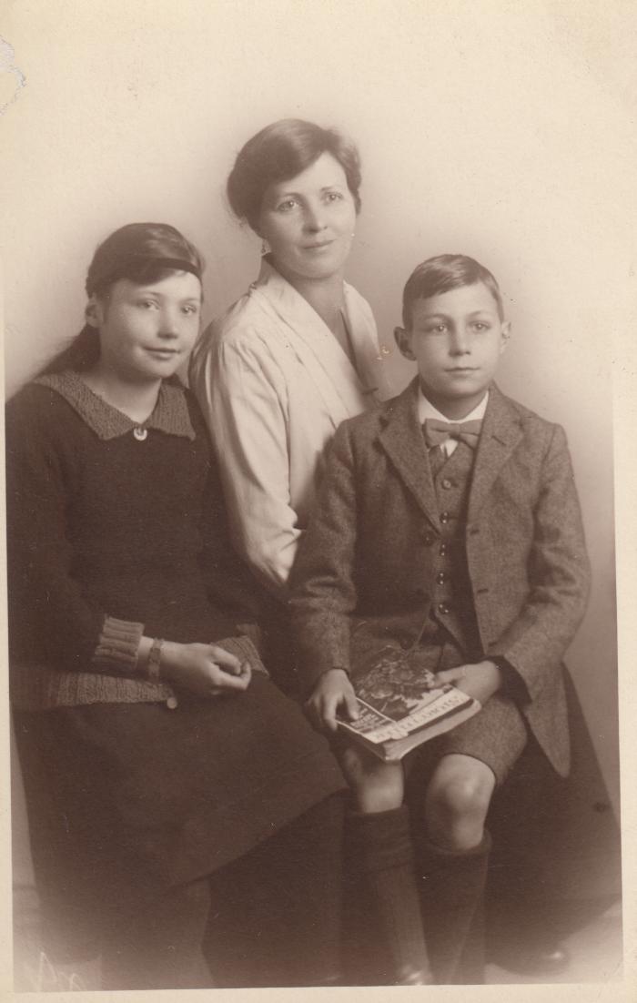 Edith, Annie &amp; Frank Faulkner