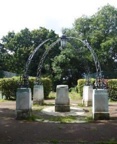 Lutyens Memorial to Henrietta Barnett