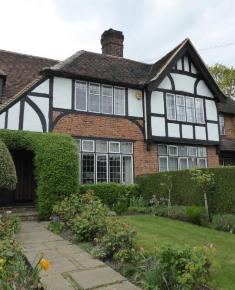 Tudorbethan housing Edmunds Walk