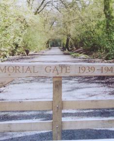 WW2 Memorial Gate (as new)