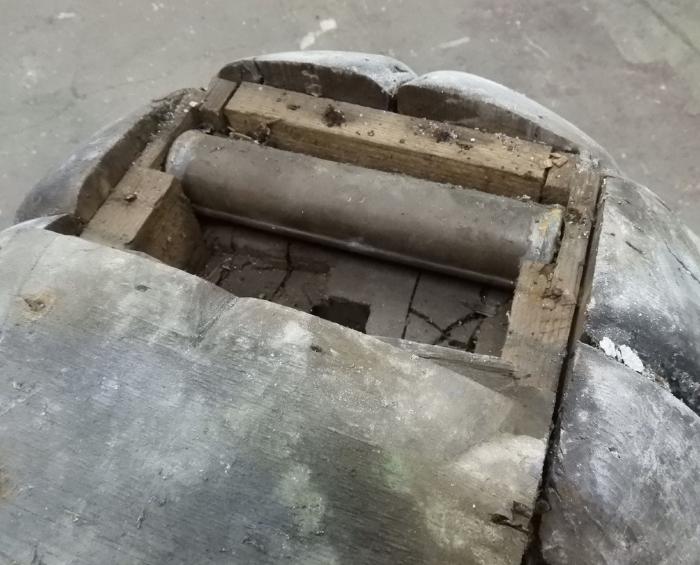 Capsule lodged in ball